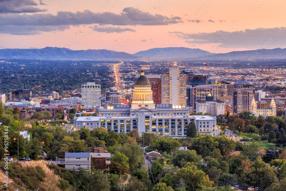Fototapeta premium Salt Lake City, Utah at night