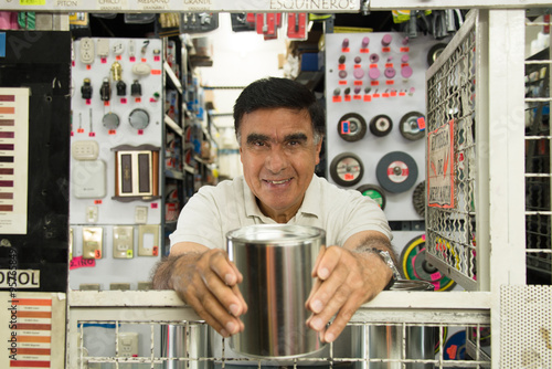 Latin hardware store