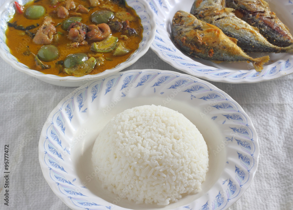 Thai cuisine, Cooked rice and Green chicken Curry with fried Mackerel