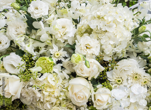 Bouquet of white roses