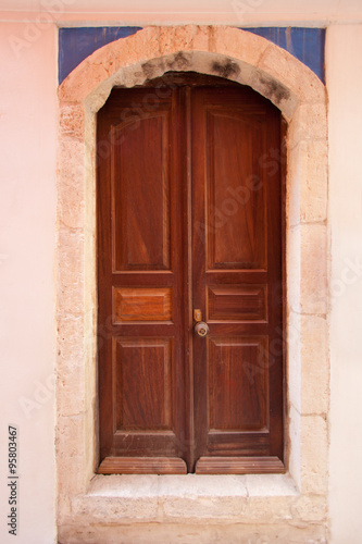 door of a house © muratemre