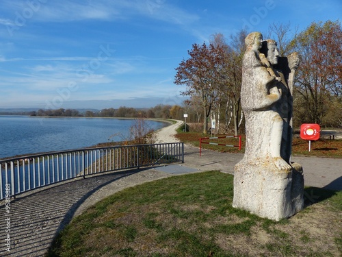 Christophorus Statue an der Donau an der Staustufe am Laufwasserkraftwerk in Bertoldheim  im Lech-Donau-Winkel bei Markt Rennertshofen im Landkreis Neuburg-Schrobenhausen in Oberbayern photo