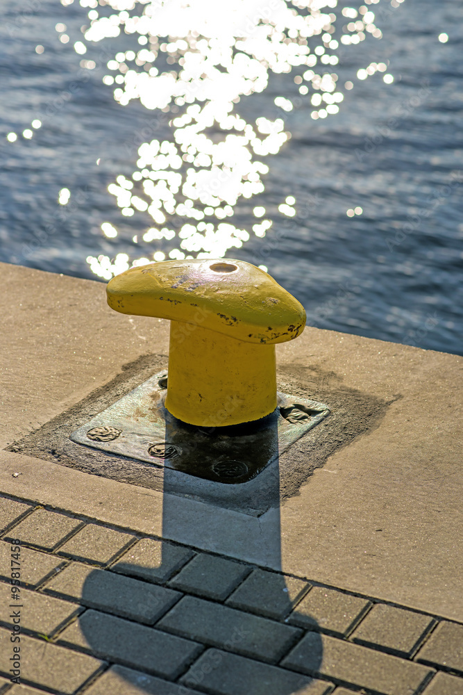 Naklejka premium Poller im Hafen