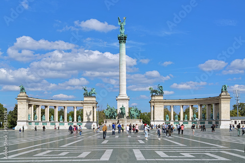 Obraz na płótnie The Millennium Monument on the Heroes' Square of Budapest, Hungary. The monument was built in 1896-1900 to commemorate the foundation of the Hungarian state in 896. w salonie