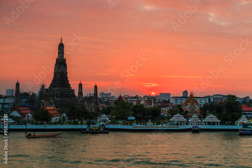 Wat Arun Ratchawararam Ratchawaramahawihan or Wat Arun in Bangkok of Thailand © Photo Gallery