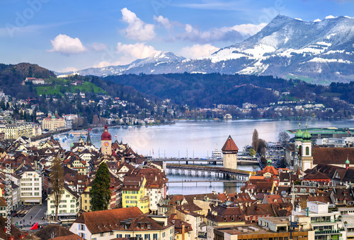 Photographie Lucerne, Suisse, vue aérienne de la vieille ville, lac et montagne Rigi