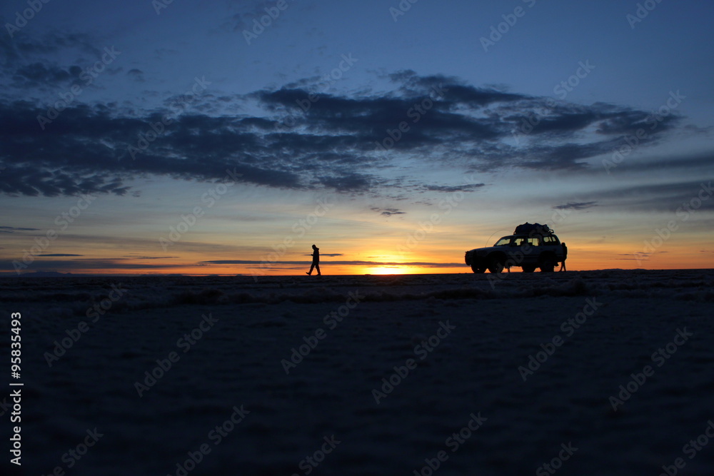 Fototapeta premium Sunrise in Uyuni, Bolivia