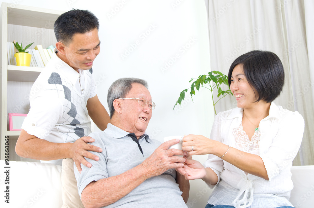 Fototapeta premium asian family