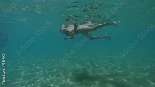 Wallpaper Mural zwei frauen schnorcheln im glasklaren meer in aegypten
 Torontodigital.ca