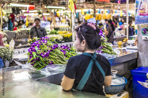 Canvas Print BANGKOK, THAILAND - NOVEMBER 07, 2015: Local woman sells Thai st
