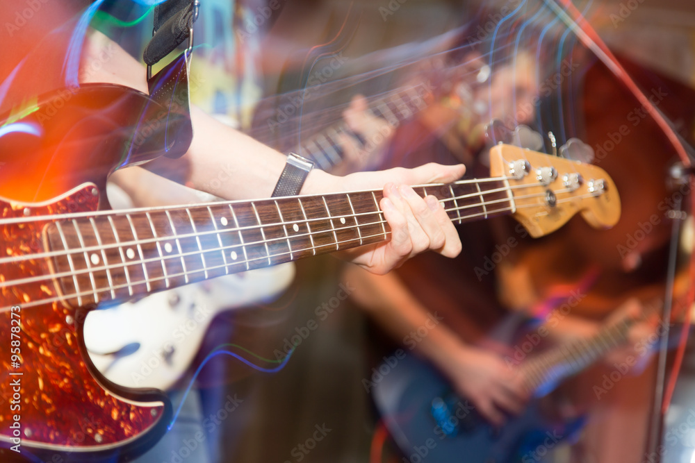 Obraz premium aggressive play guitar on stage