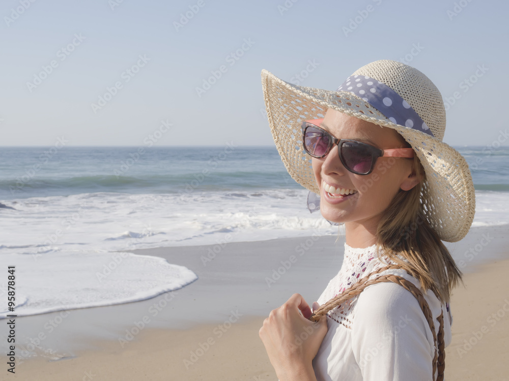 Obraz premium happy fashion blonde girl smiling portrait in the beach, wearing hat and sunglasses, profile photo