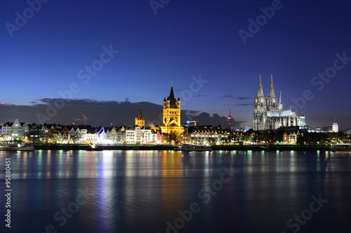 Köln Panorama in der Blauen Stunde