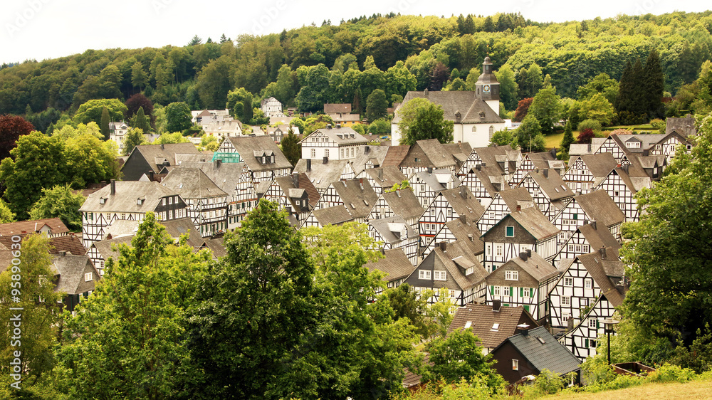 Dorf mit Fachwerkhäusern im Sauerland, Freudenberg