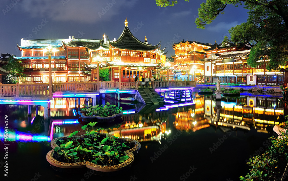 Fototapeta premium Shanghai pagoda building
