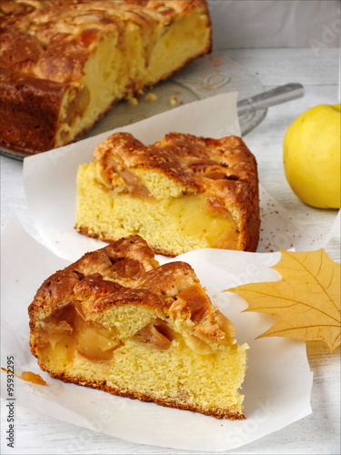Tapety artystyczne Шарлотка с яблоками.