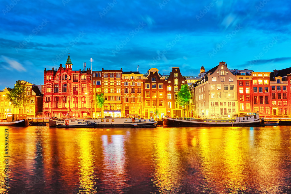 Obraz premium Famous Amstel river and night view of beautiful Amsterdam city.