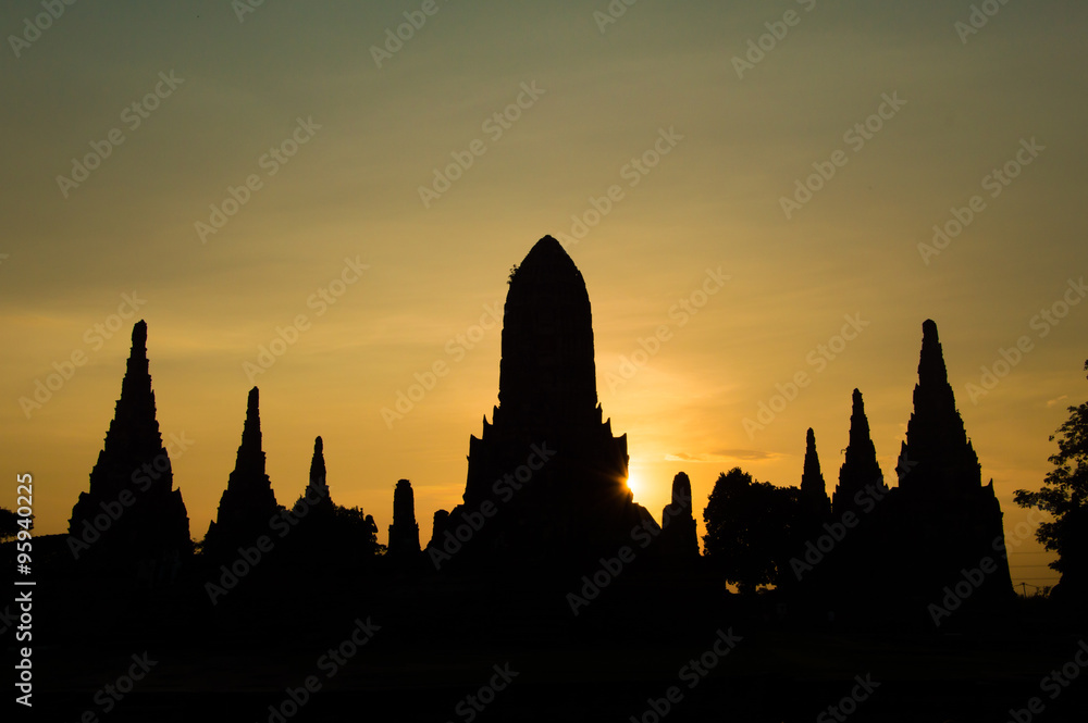 Wat Chaiwatthanaram in Ayutthaya , Silhouette style