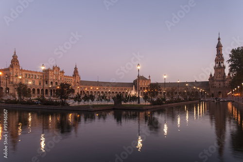 Hermosa y monumental plaza de España de Sevilla, Andalucía © Antonio ciero