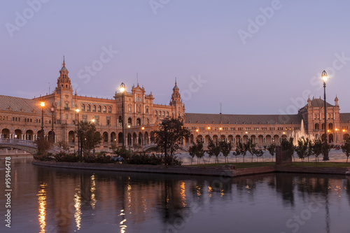 la Sevilla Monumental, plaza de España de Aníbal González