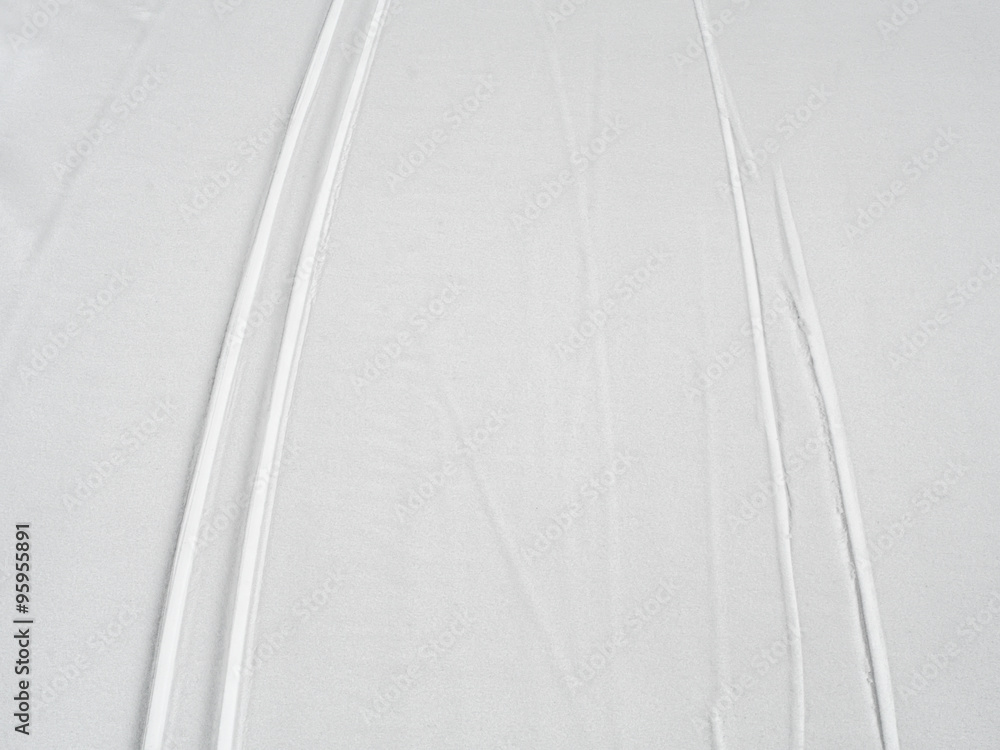 Obraz premium Ski tracks in snow, skiing trail winter sport background