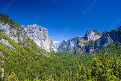 Amazing Mountains Shot from High Poing in Yosemite National Park © danmorgan12