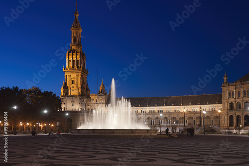 Monumentos de la ciudad de Sevilla, La plaza de España