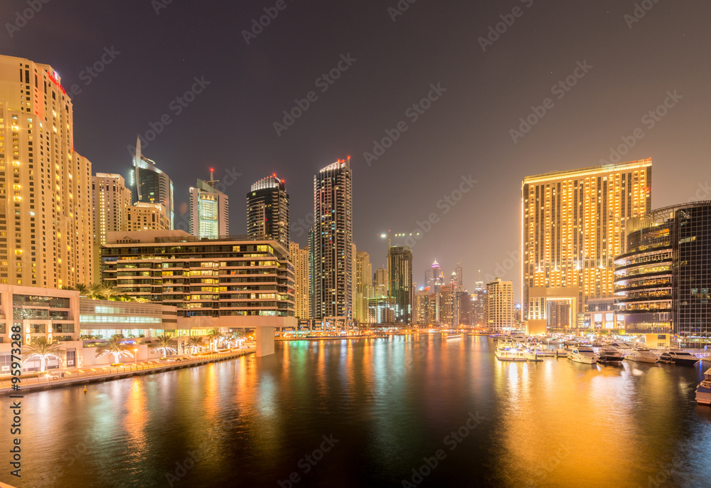 Fototapeta premium Dubai - AUGUST 9, 2014: Dubai Marina district on August 9 in UAE. Dubai is fastly developing city in Middle East