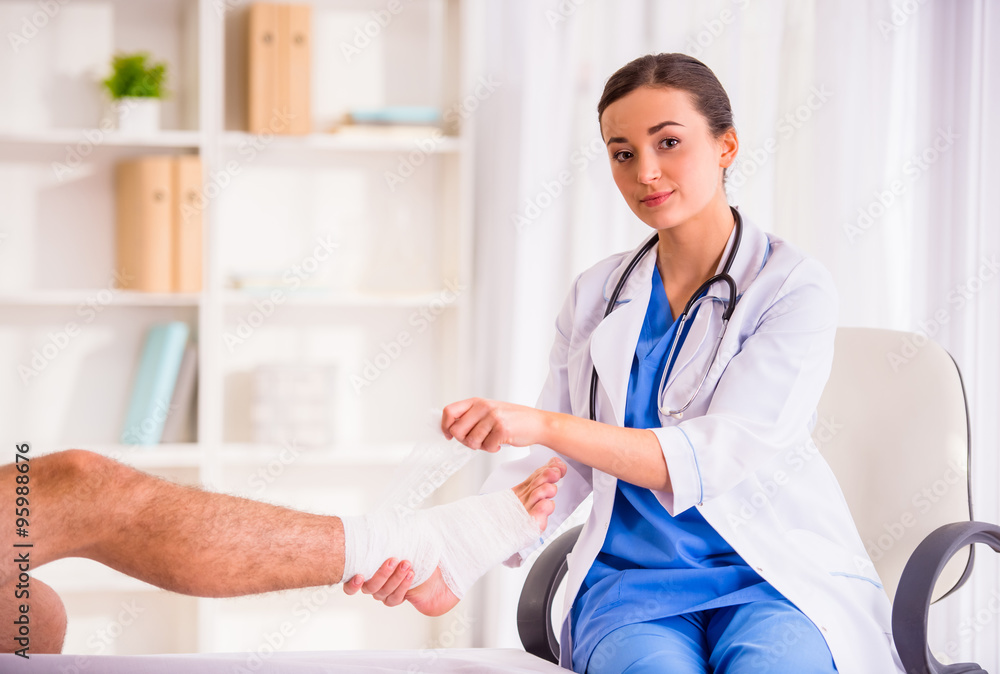 Injury man in doctor Injury man in doctor