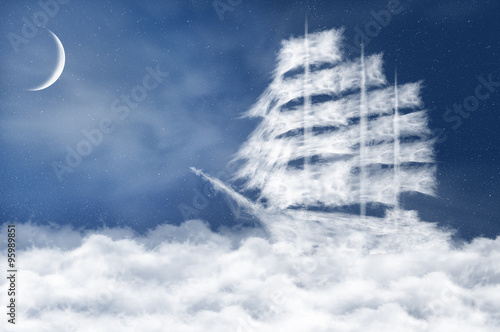 statek-w-chmurze