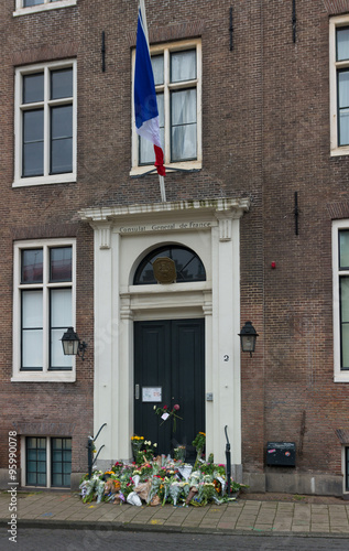 Obraz na plátně flowers at french consulate