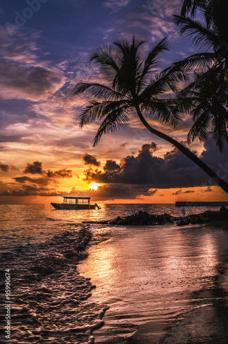 Fototapeta Naklejka Na Ścianę i Meble -  Sunset in the Maldives