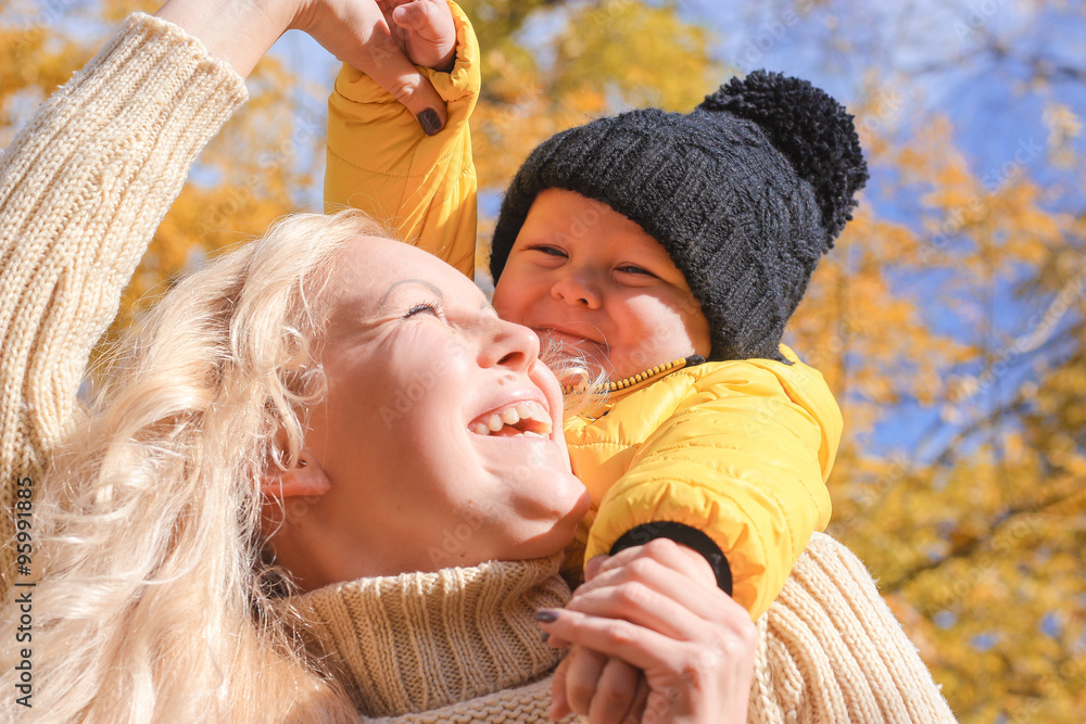 Obraz premium Mother and son walking in the autumn park