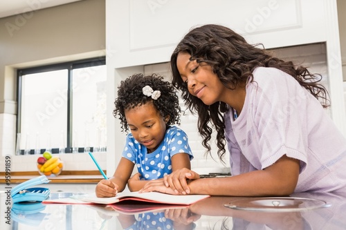 Φωτογραφία Young girl doing her homework with her mother