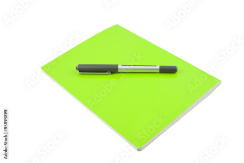 Quaderno verde formato a5 con pessna sopra su sfondo bianco