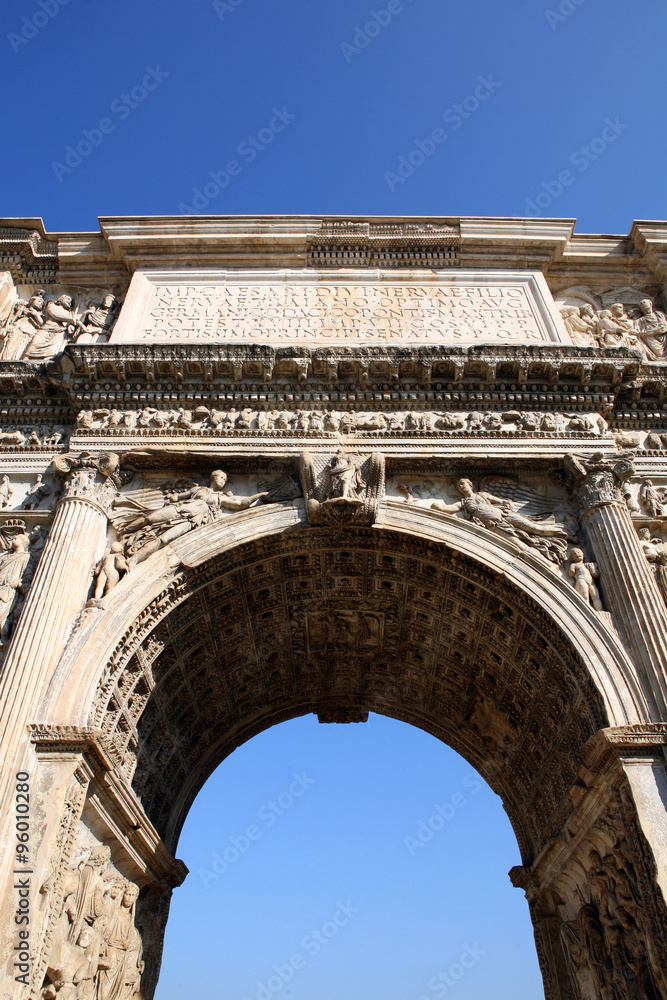 Obraz premium benevento arco di traiano