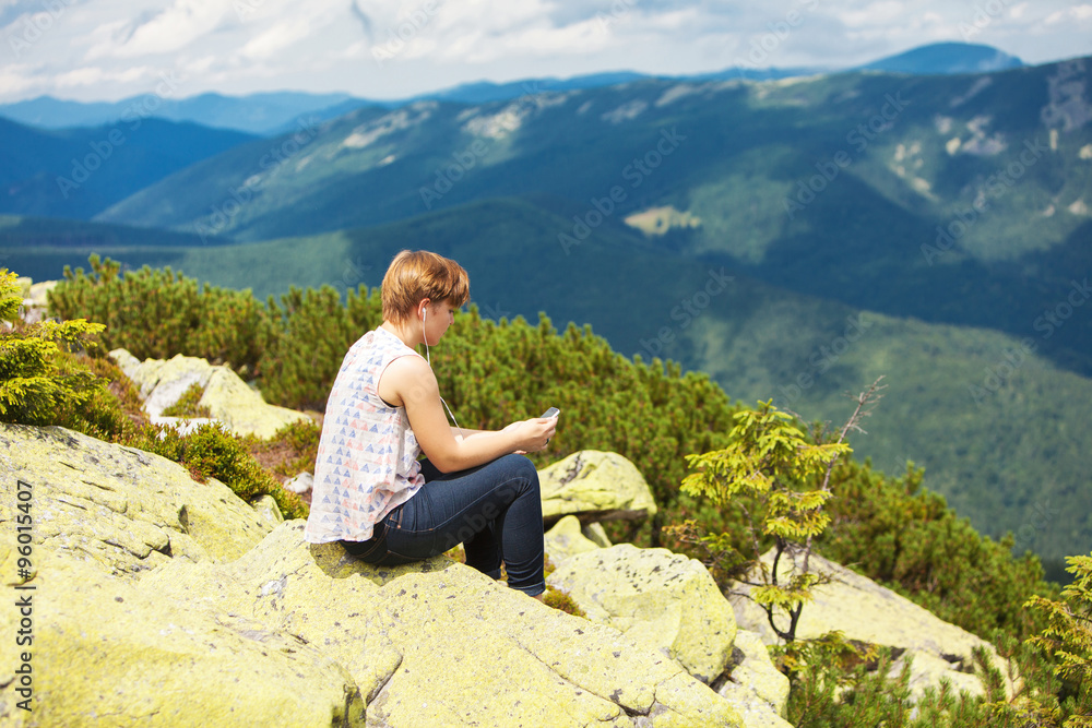 Naklejka premium Woman listen to music on phone