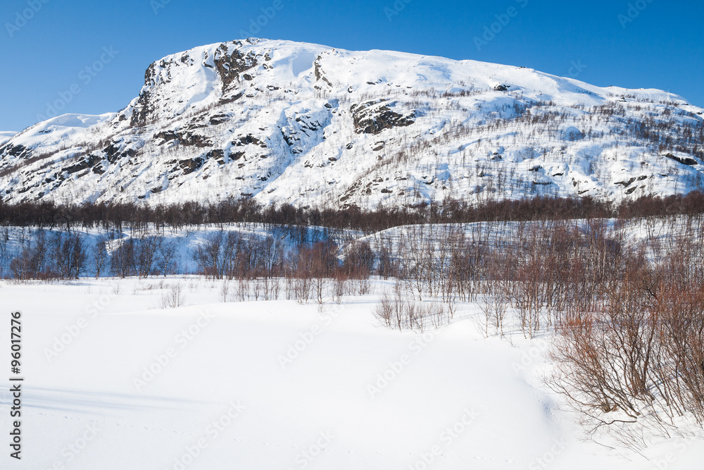 sonniger, kalter Wintertag in Schweden
