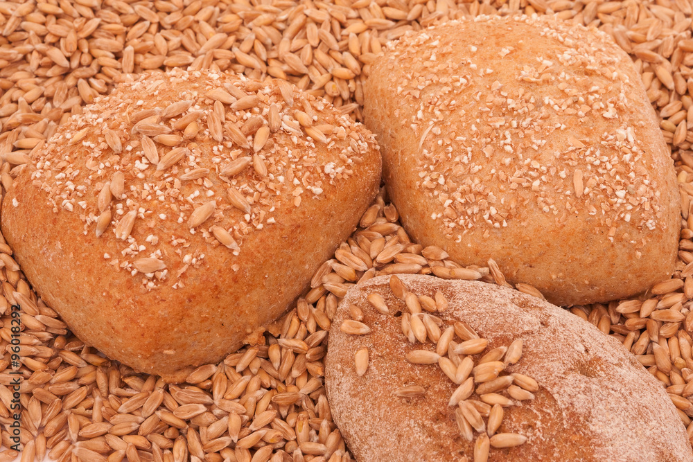 frisches Brot mit Gereidekörnern frisches Brot mit Gereidekörnern