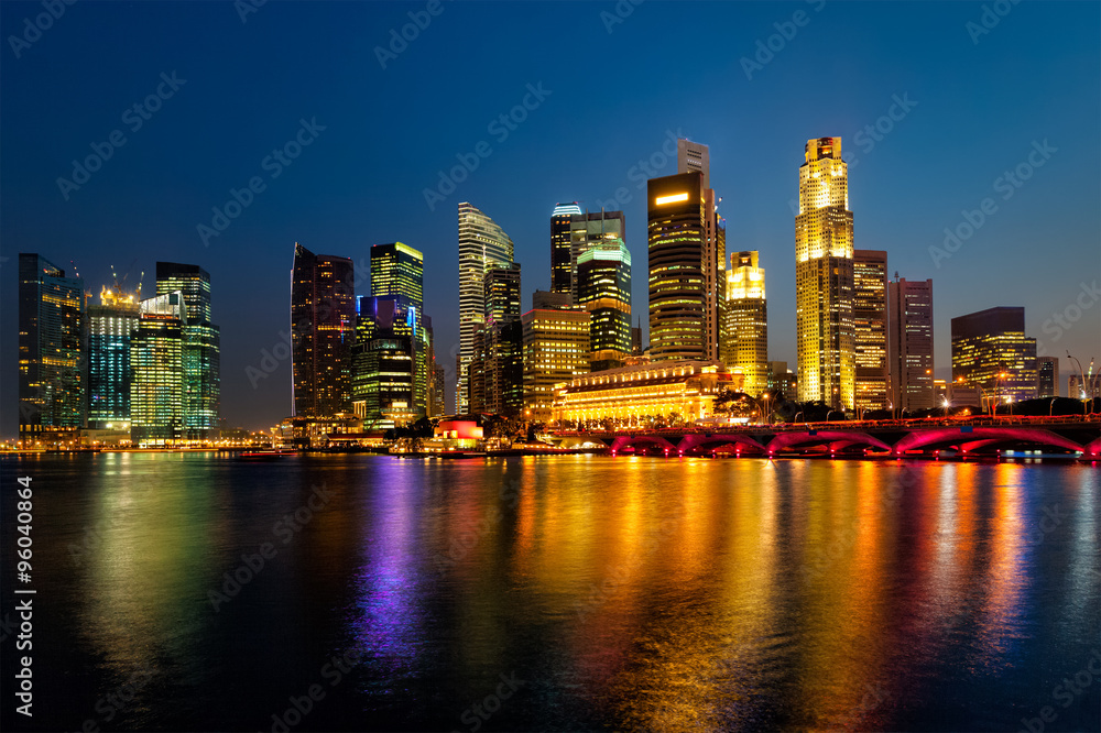Naklejka premium Singapore skyline in evening