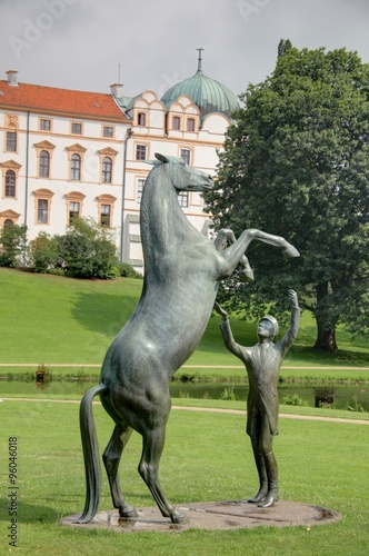statue equestre