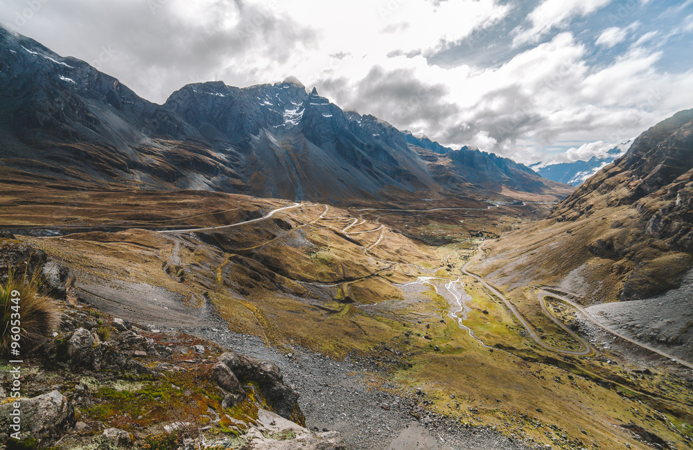 Obraz premium The curvy Yungas Road - Bolivia