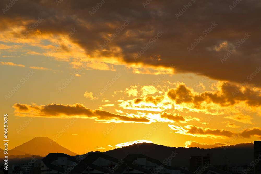 Fototapeta premium 夕焼けと富士山