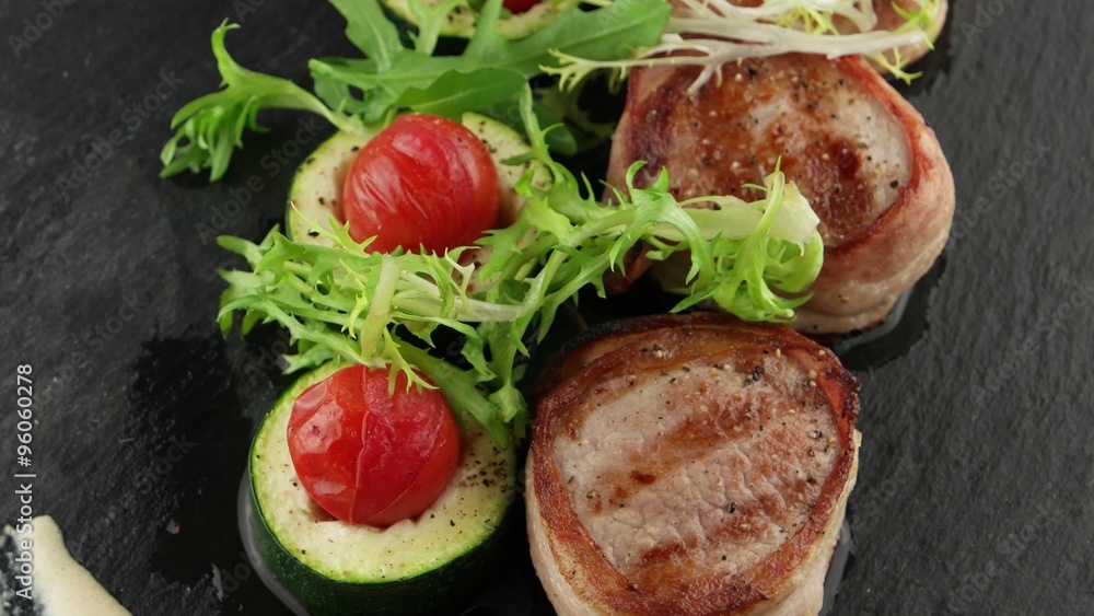 Grilled pork medallions with bacon and vegetables Grilled pork medallions with bacon and vegetables