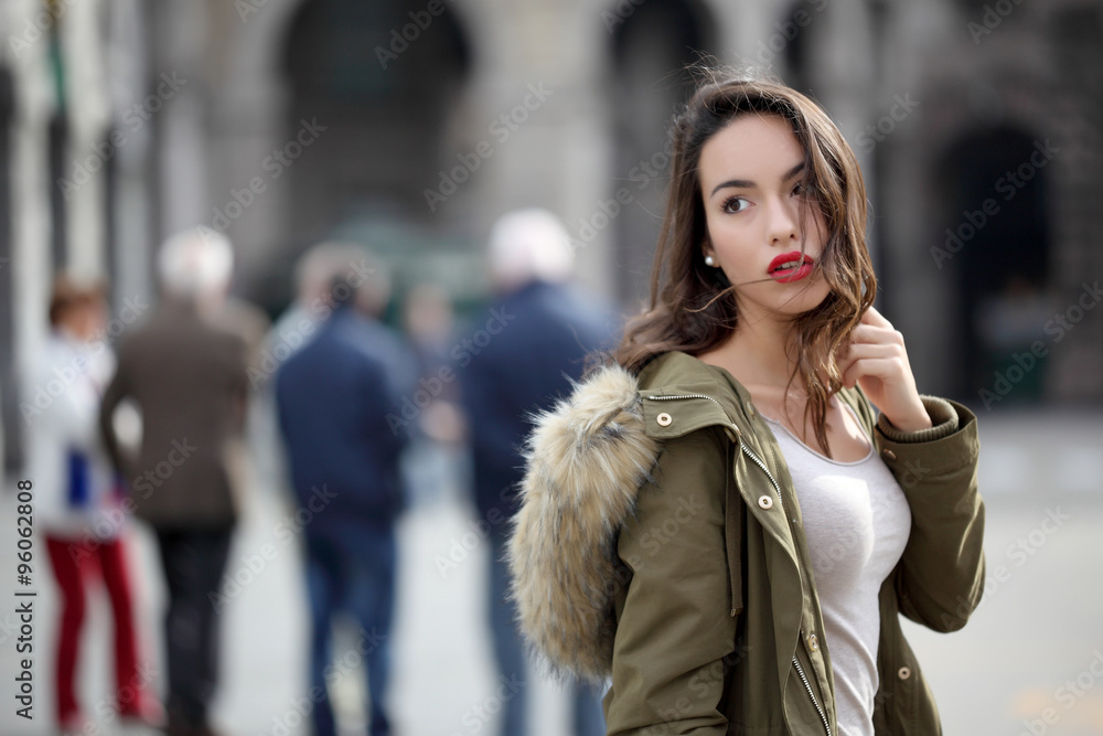 Obraz premium Portrait of beautyful girl in urban background