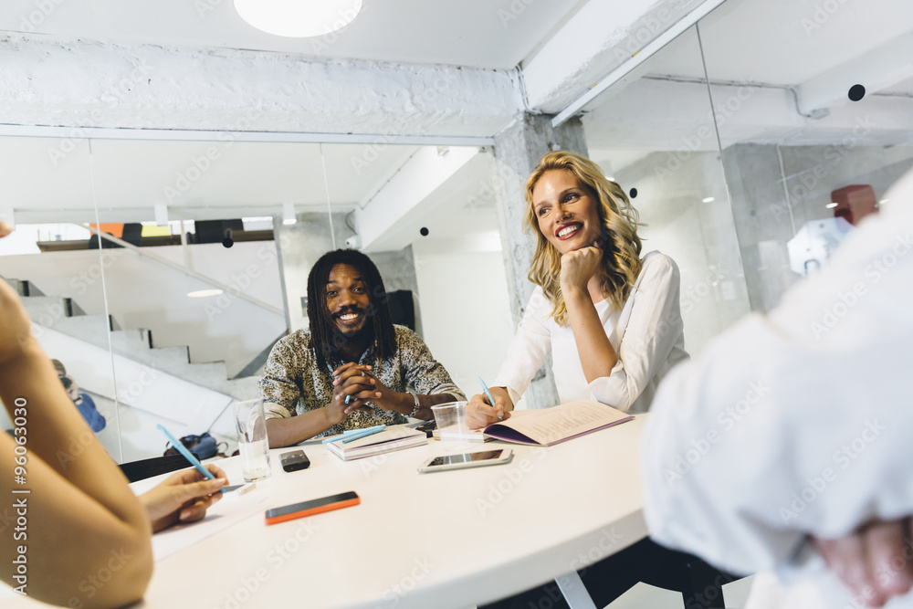 Obraz premium Business people talking in office