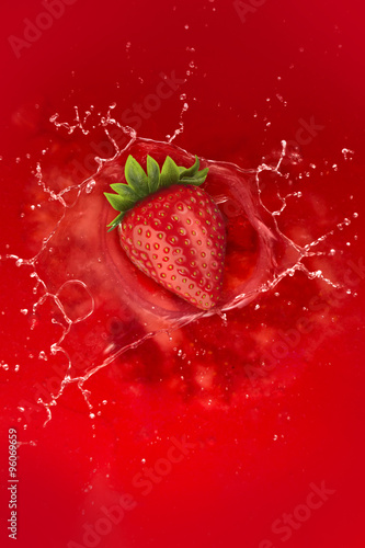 strawberry splash into juice liquid red