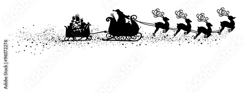 Fliegender Weihnachtsmann mit Rentierschlitten, Anhänger mit Geschenken und Schweif. Freigestellte, schwarze Vektor Silhouette. Isoliert weißer Hintergrund. Shape, Kontur, Schattenriss Vorlage. Symbol photo