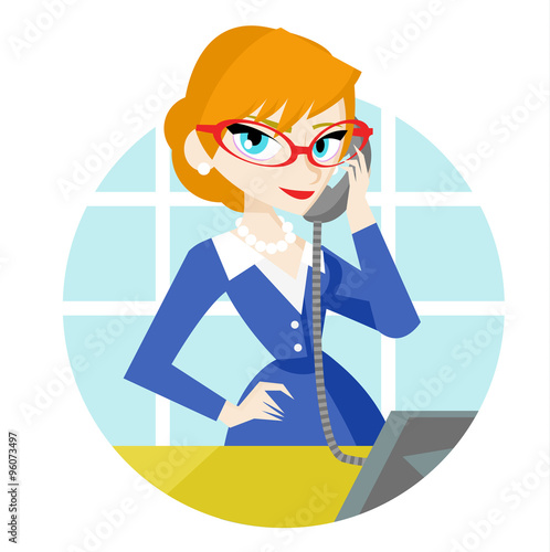 secretaria con el teléfono en la oficina