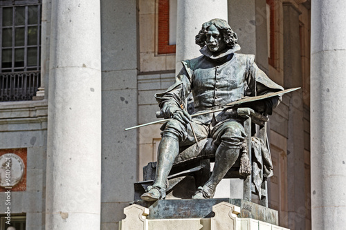 Madrid, Estatua de Velázquez, Museo del Prado photo